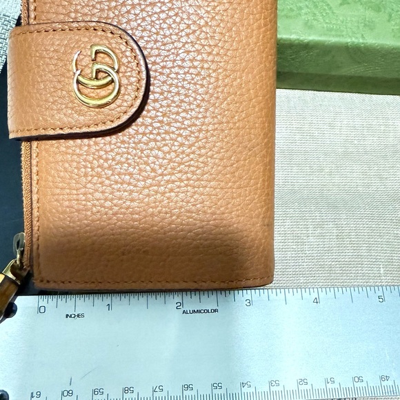 Gucci Medium Double G Leather Wallet - Picture 16 of 16
